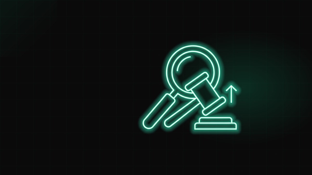 A glowing magnifying glass over a gavel with a rising trend arrow, illustrating SEO for criminal defense lawyers